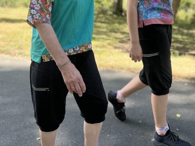 Move pant walking side view black with reflective zip. LiveLifeMove clothing 2 e1722564169389