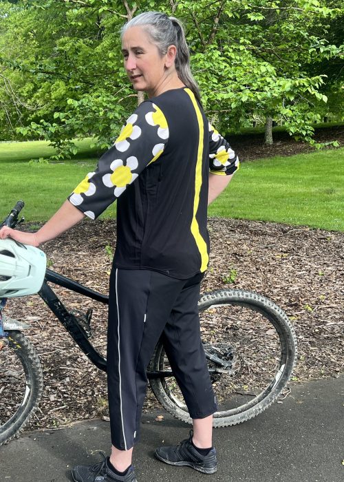 Movement outfit for being seen