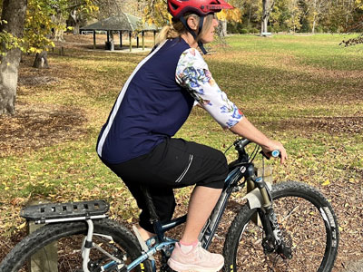 Movement outfit for being seen